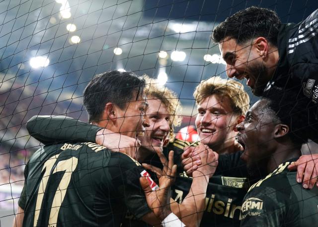 Union Berlin players celebrating.