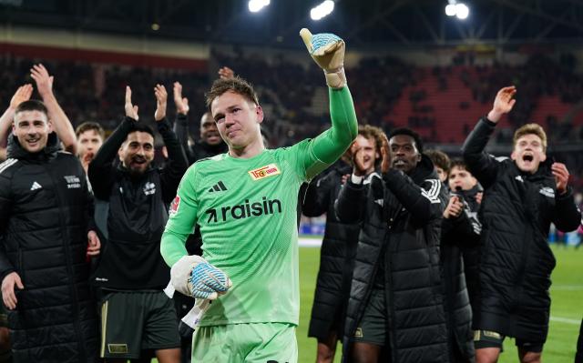 Matheo Raab being celebrated by his Union Berlin teammates.