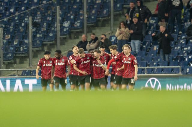 Hannover celebrate Maik Nawrocki’s goal vs. Braunschweig, 20 Mar 2026
