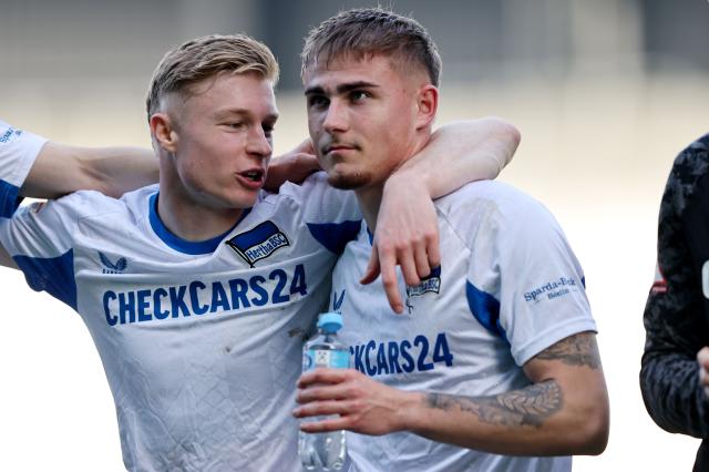 Marten Winkler (R) of Hertha scored the winning goal in Dresden tonight