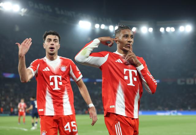 Pavlović and Olise celebrating.
