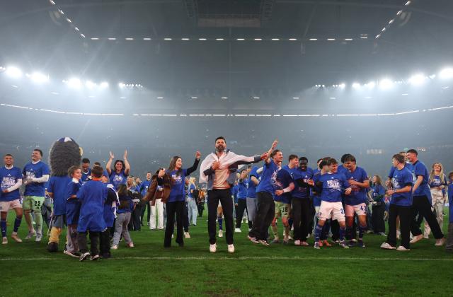 Miron Muslic celebrates promotion with his squad and fans 