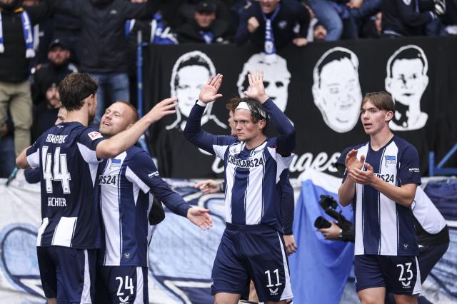 Kennet Eichhorn (far right) with teammates.