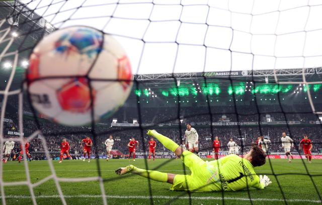 Gladbach‘s Diks scoring against Augsburg.