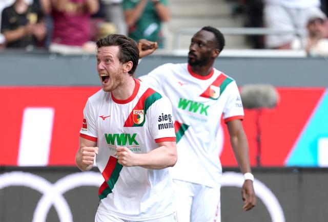 Michael Gregoritsch celebrates his first goal vs. Gladbach 