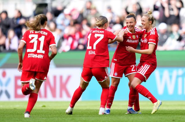 FC Bayern players celebrate Arianna Caruso's goal late in the DFB-Pokal Frauen Final against VfL Wolfsburg, 14. May 2026.