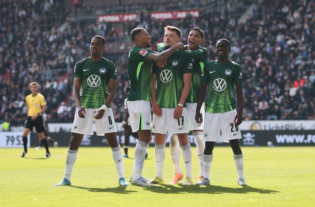 Dženan Pejčinović celebrates the third goal for VfL Wolfsburg at Millerntor-Stadion, 16. May 2026.