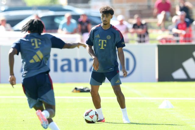 Nathaniel Brown in his first FC Bayern training session.