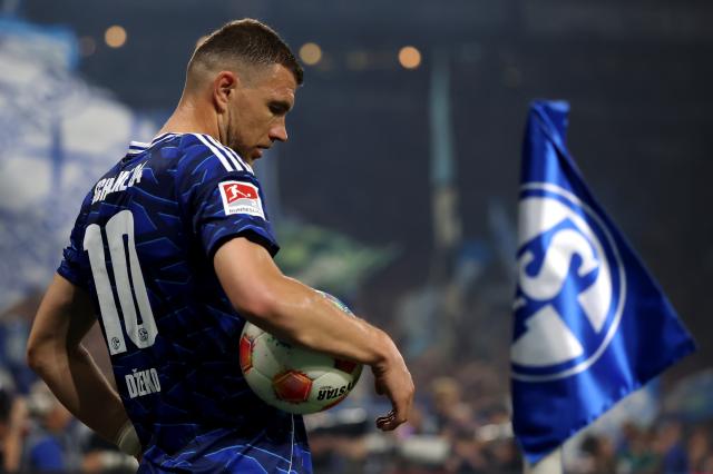 Edin Džeko for Schalke 04.