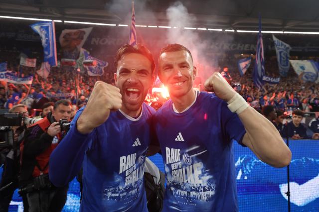 Edin Dzeko (right).