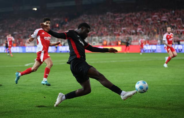 Eintracht Frankfurt's Junior Dina Ebimbe crosses the ball against Union Berlin. 