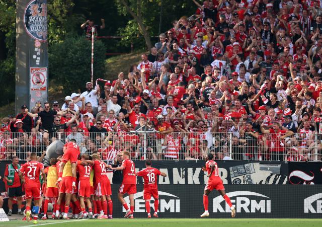 1. FC Union Berlin players celebrate their third goal against Eintracht Frankfurt at the Alte Försterei, 9. September 2026.