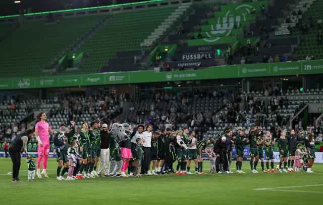 VfL Wolfsburg players celebrate their 5-1 victory against SV Darmstadt 98, 18. September 2026.