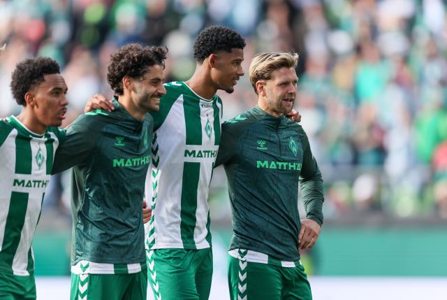 Bremen players.
