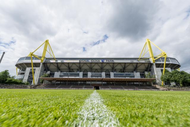 Borussia Dortmund and Bayern München will meet at Signal Iduna Park.