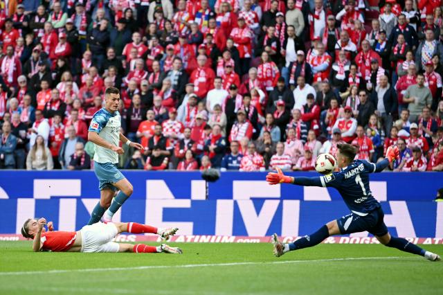 Bayer 04 Leverkusen striker Patrik Schick scores the opener against 1. FSV Mainz 05, 10. October 2026.