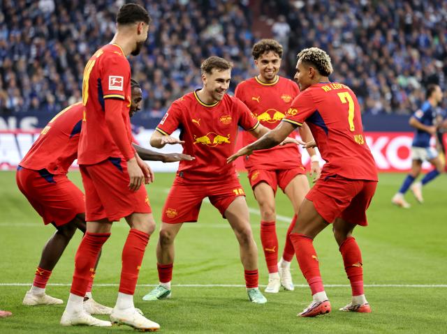 Antonio Nusa celebrates the opening goal for RB Leipzig with teammates, 31. October 2026.