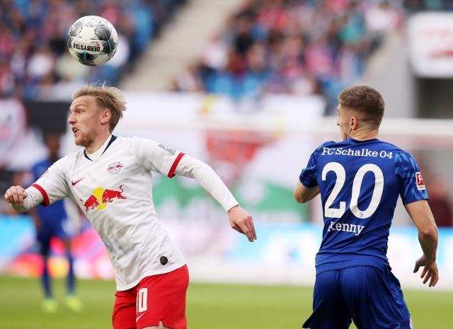 Emil Forsberg (RB Leipzig) and Jonjoe Kenny (Schalke 04).