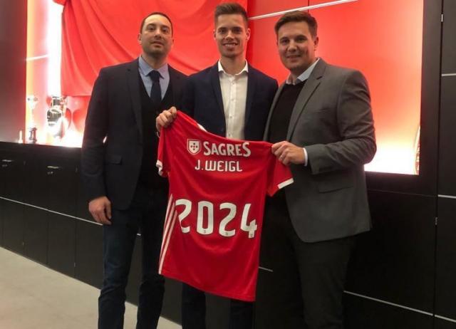 Julian Weigl (middle) is under contract with Benfica until 2024.
