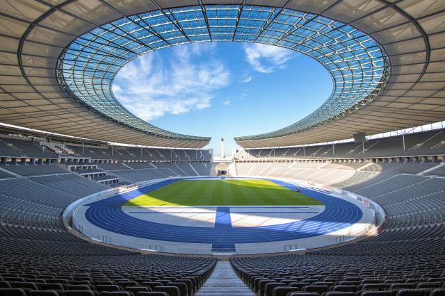 Hertha and FC Bayern kick off this weekend's set of matches at the Olympiastadion on Friday.