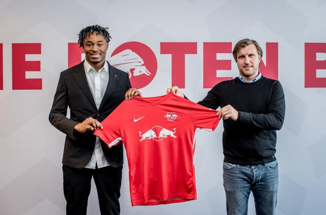 Mohamed Simakan (left) with now former RB Leipzig sporting director Markus Krösche.