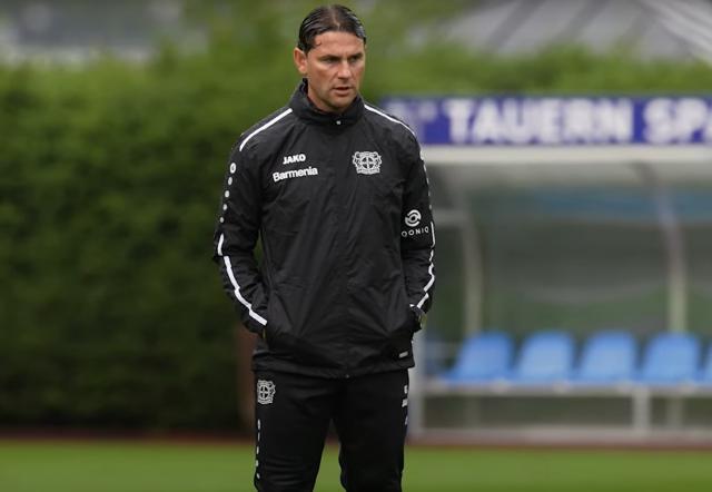 Leverkusen coach Gerardo Seoane.