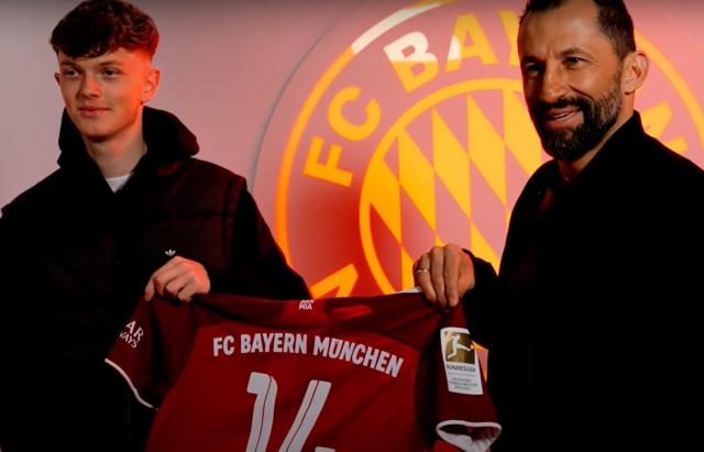 Paul Wanner with Bayern boss Hasan Salihamidzic.