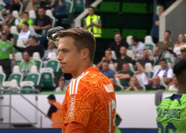 Alexander Schwolow will be in goal for Schalke 04 in the absence of Ralf Fährmann.