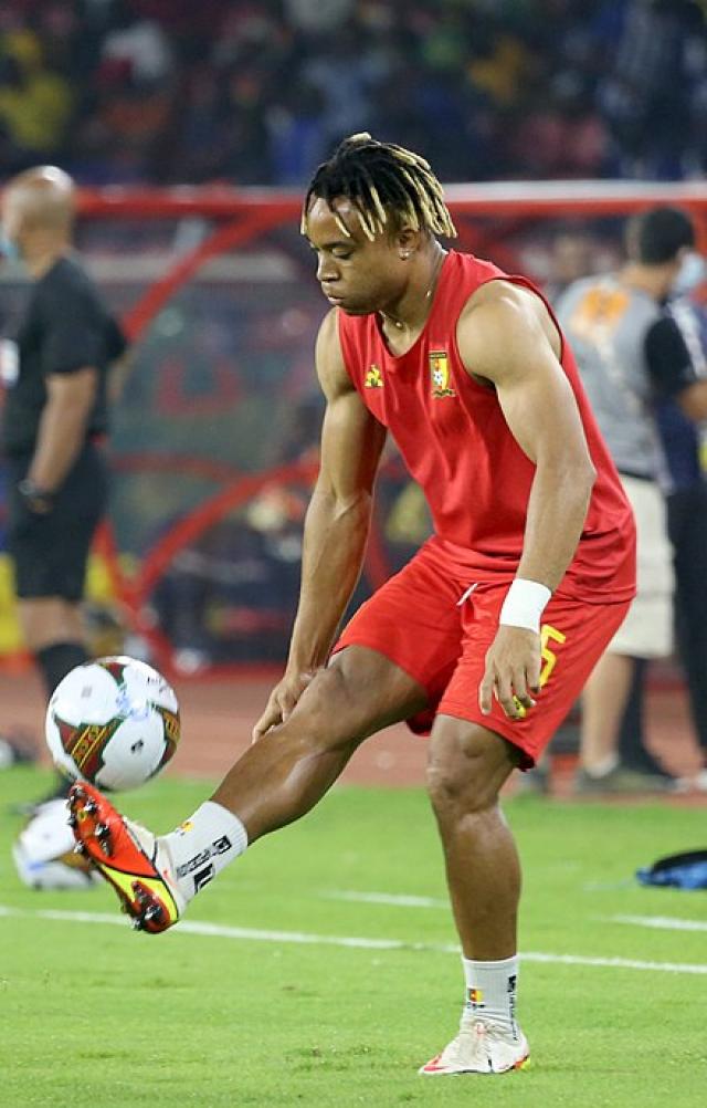 Pierre Kunde Malong warming up for Cameroon at the World Cup