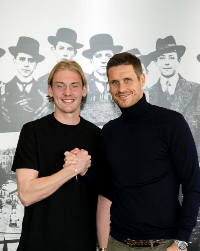 Brandt inks new Dortmund deal