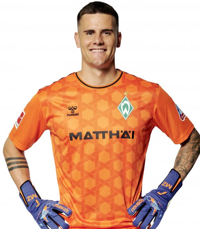 Michael Zetterer of Werder Bremen.