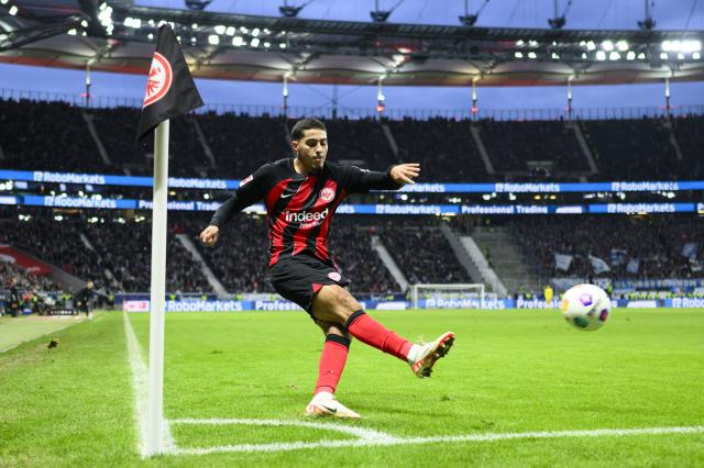 Fares Chaibi of Frankfurt controls the ball during the Bundesliga match between Eintracht Frankfurt and VfL Bochum