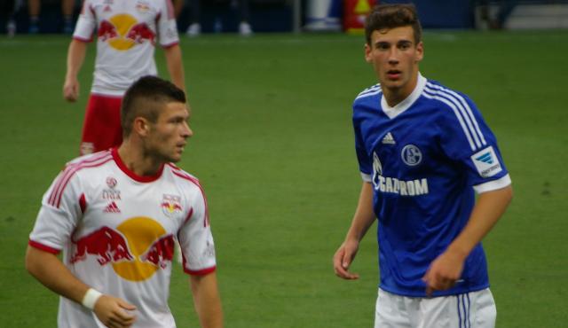 Schalke's Leon Goretzka (to the right).