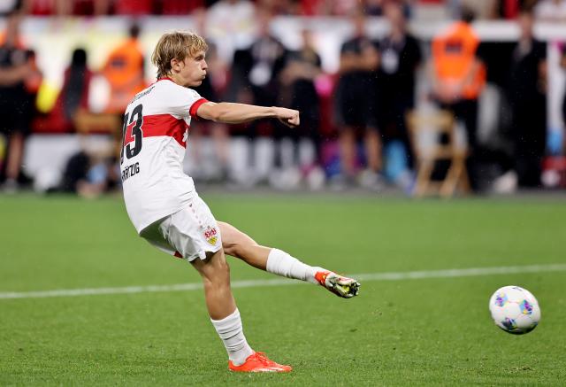 Frans Krätzig misses a penalty for Stuttgart in the DFL Supercup.