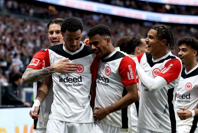 Hugo Ekitiké celebrates with his team after scoring the third goal for Eintracht Frankfurt against RB Leipzig, 26. April 2025. Hugo Ekitiké celebrates with his team after scoring the third goal for Eintracht Frankfurt against RB Leipzig, 26. April 2025.