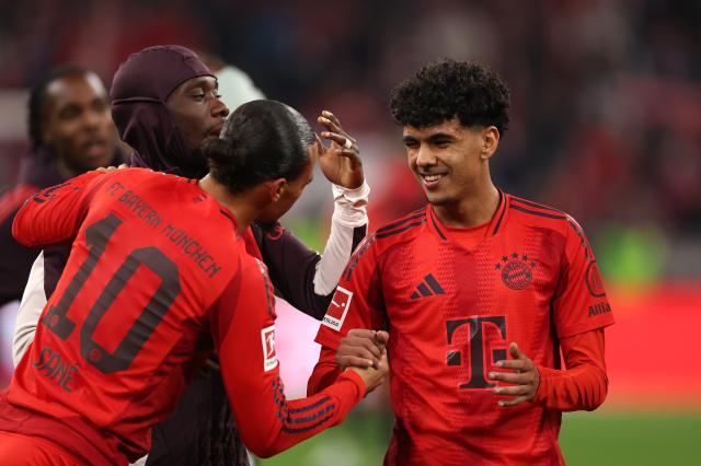 Adam Aznou (right) with teammates Leroy Sané and Alphonso Davies.