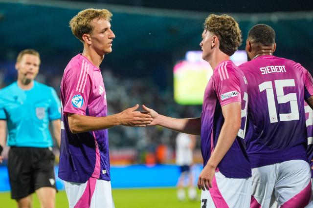 Weiper celebrate his first Germany U21 goal