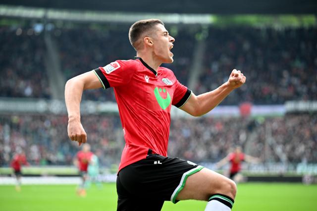 Nicolò Tresoldi for Hannover 96.