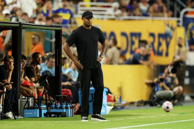 FC Bayern coach Vincent Kompany on the touchline during the match against Boca Juniors, 20. June 2025.
