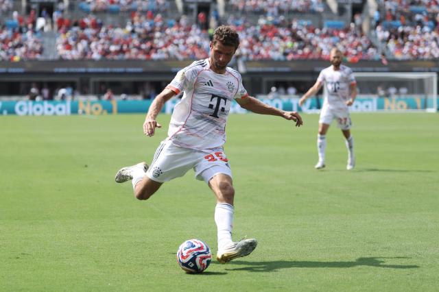 Thomas Müller in action against SL Benfica.