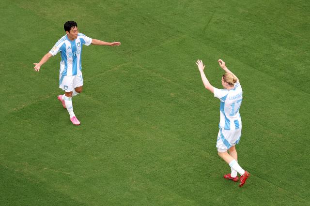 Ulsan HD FC players Gustav Ludwigson and Lee Jin-hyun during the match with Fluminense, 21. June 2025.