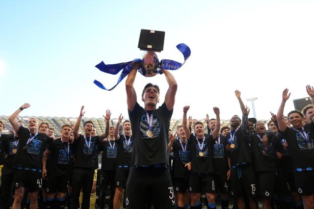 Ardon Jashari lifting a trophy with his teammated at Club Brugge.