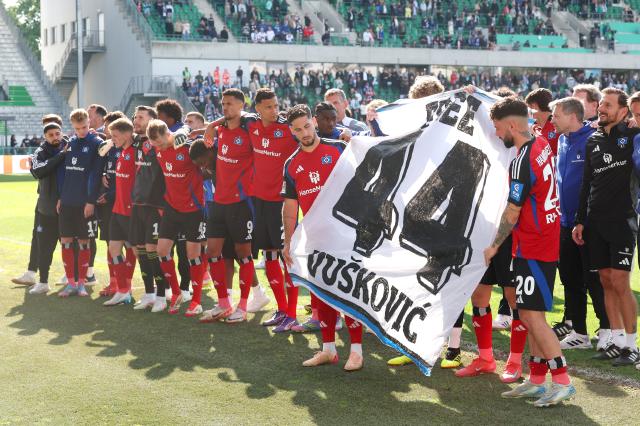 Hamburg players holding up a 