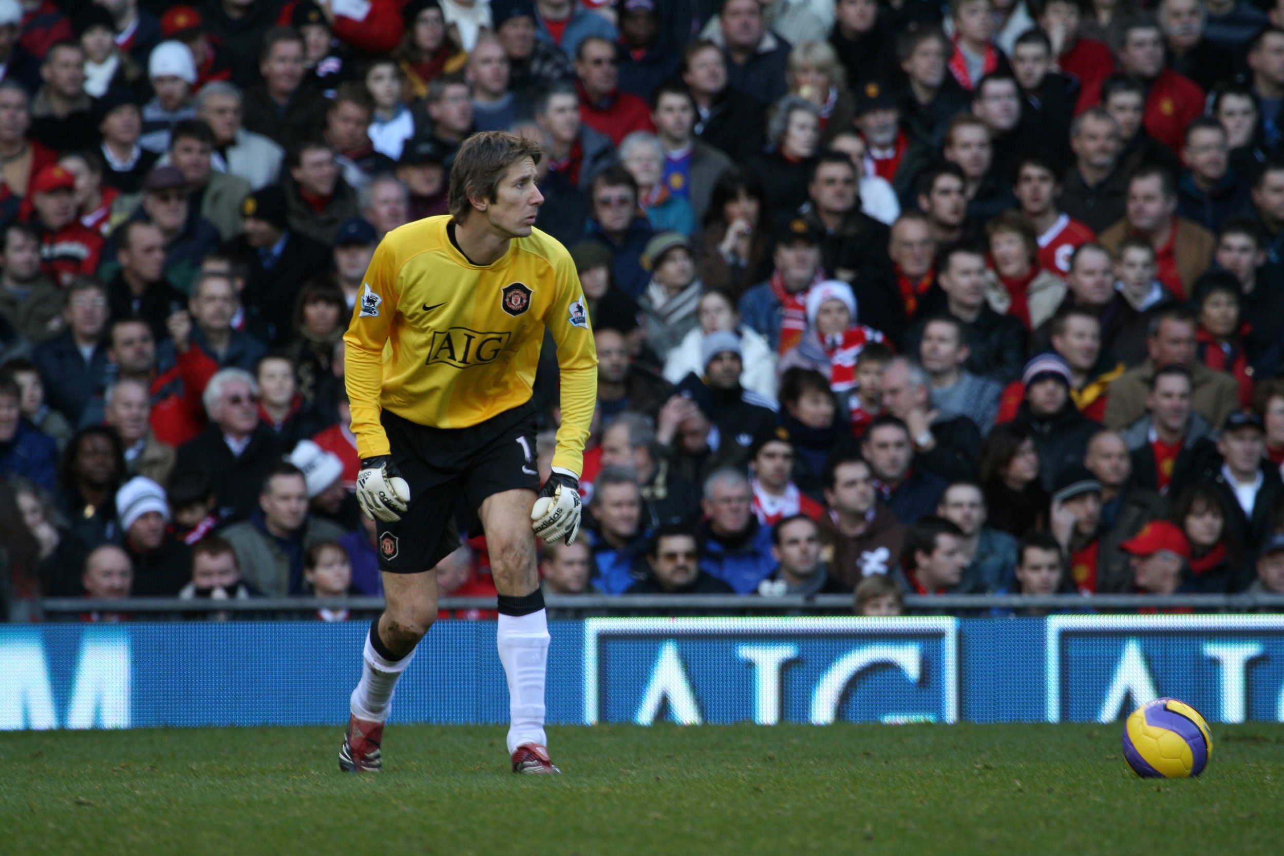 man united sign edwin van der sar