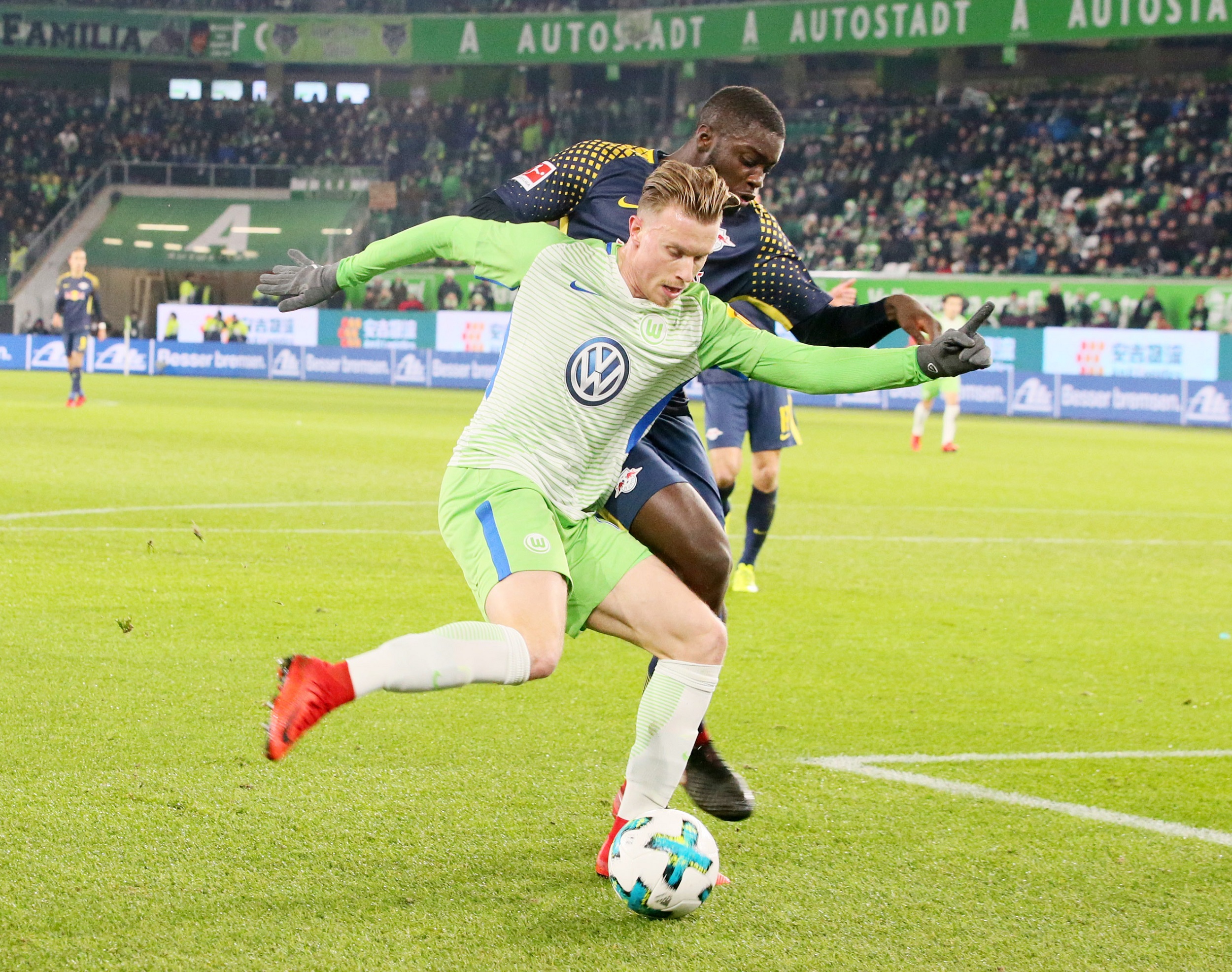 Gerhardt signs new Wolfsburg deal