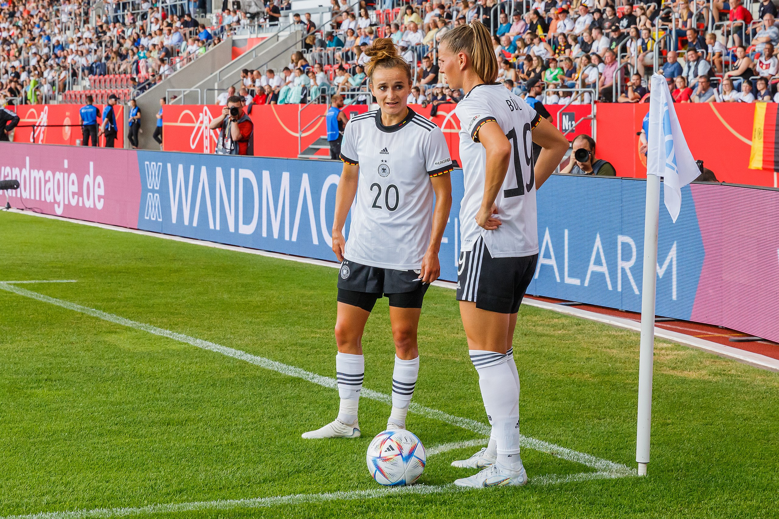 Deutsche Frauen schlagen Dänemark mit 4:0, um Kritiker zu vernichten